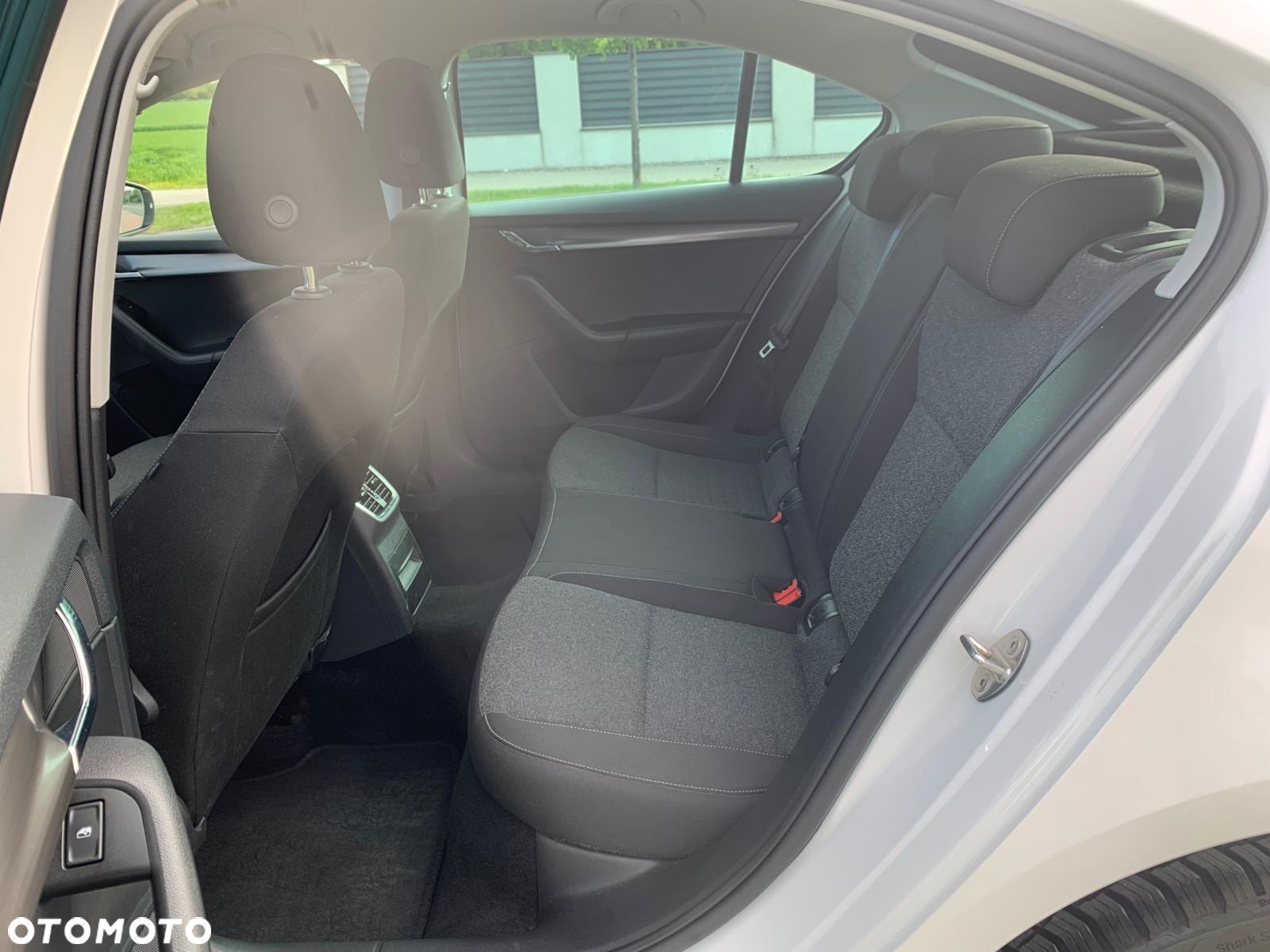 Skoda Octavia 1.6 TDI DSG Ambition - 25