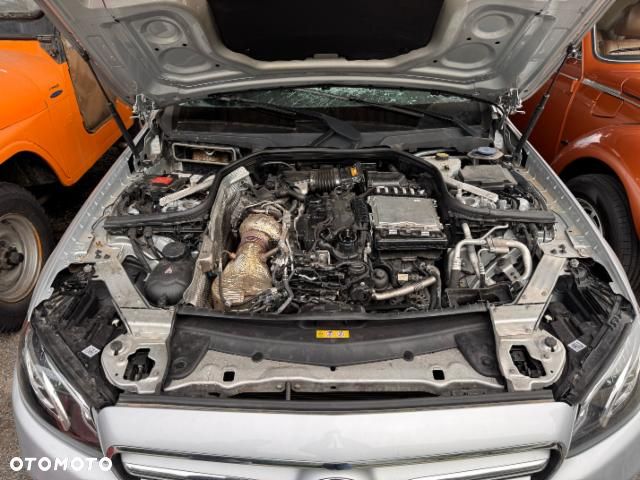 Mercedes-Benz Klasa E 220 d 9G-TRONIC - 23