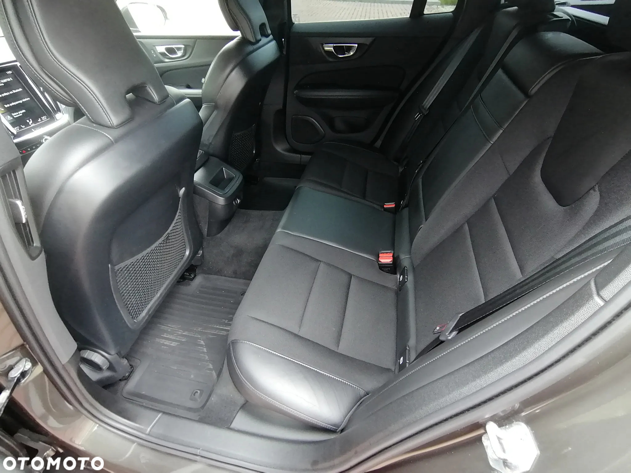 Volvo V60 T4 Momentum - 34