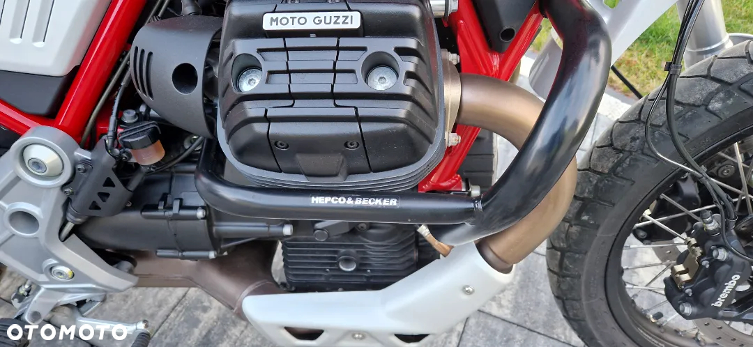 Moto Guzzi V85 - 12