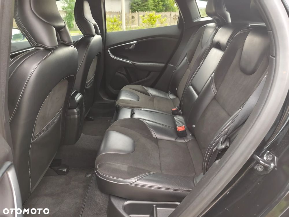 Volvo V40 D2 R Design - 20