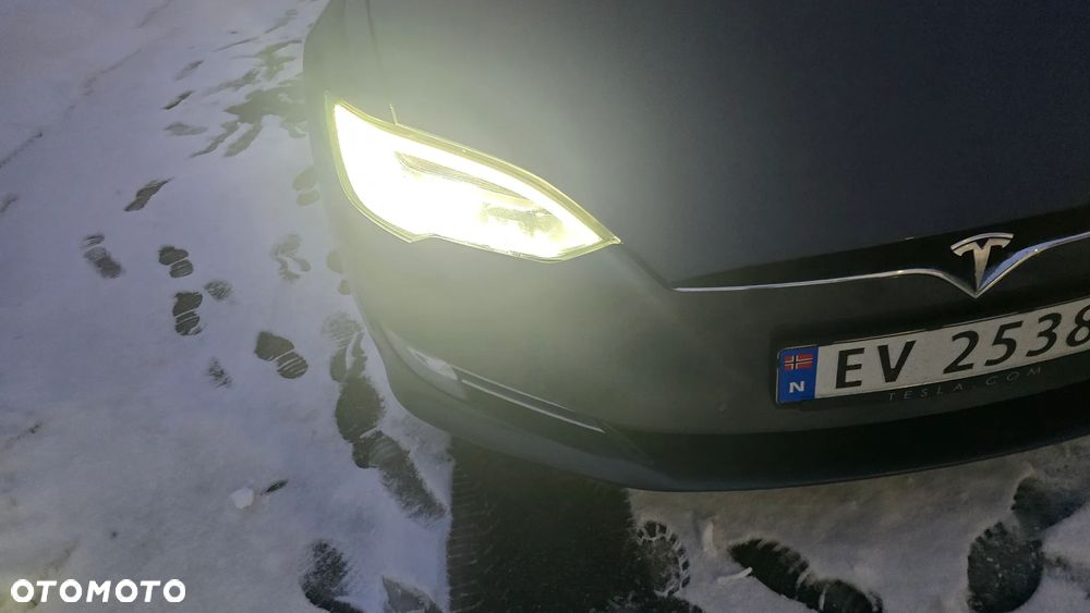 Tesla Model S - 9