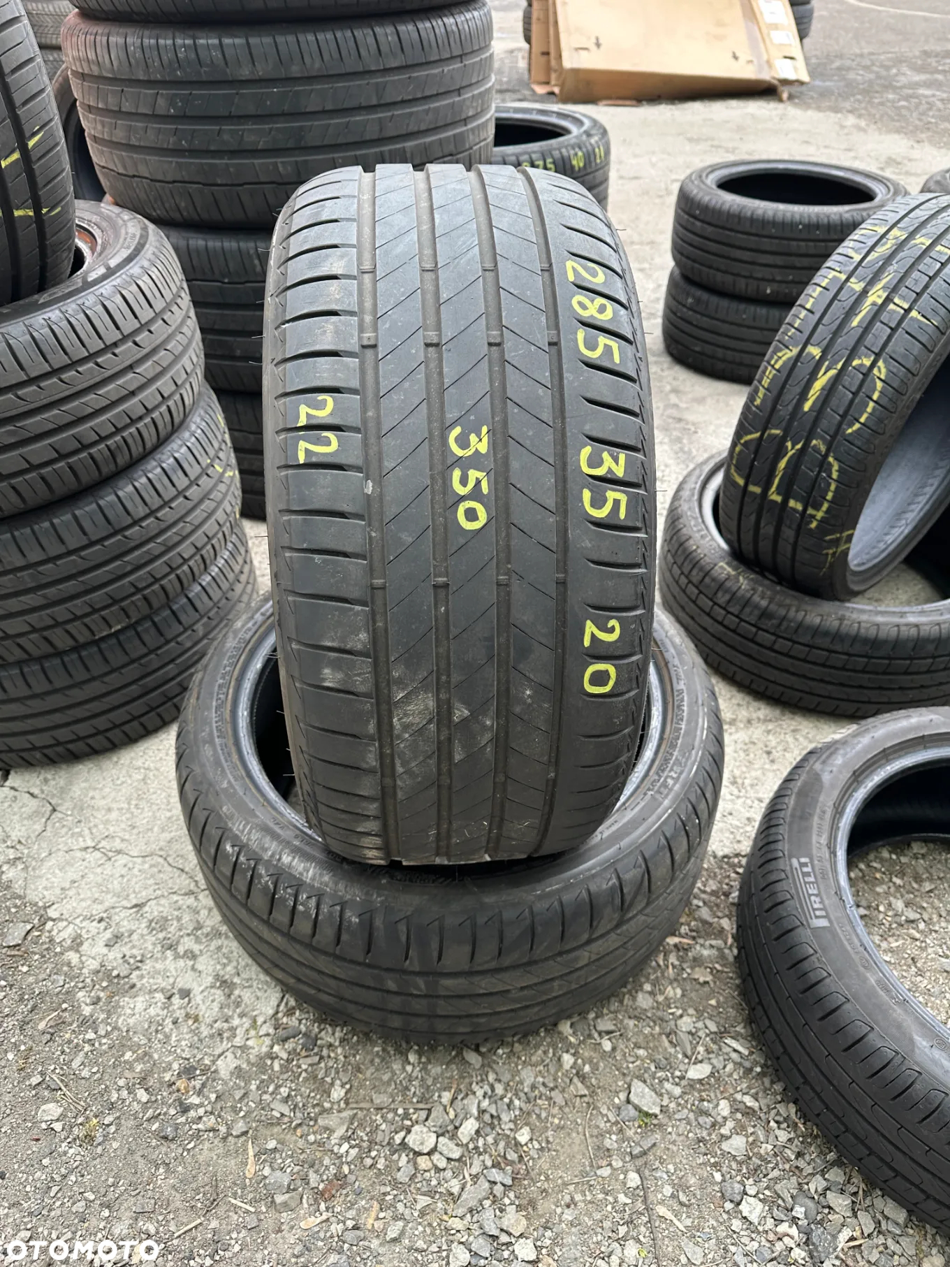 285/35x20 Bridgestone - 2