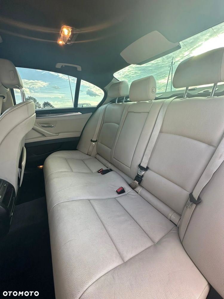 BMW Seria 5 528i xDrive - 15