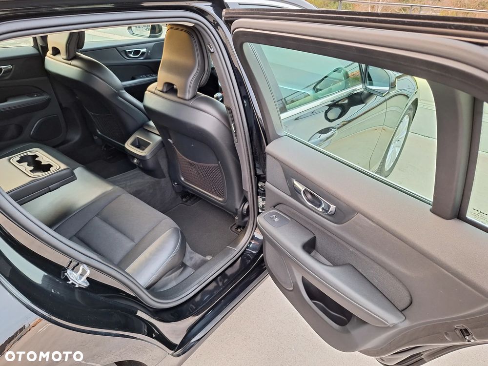 Volvo V60 D4 Momentum Pro - 23