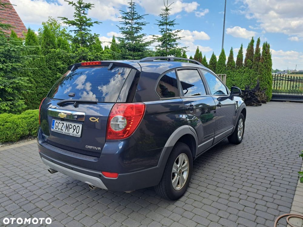 Chevrolet Captiva 2.4 LS 5os - 3