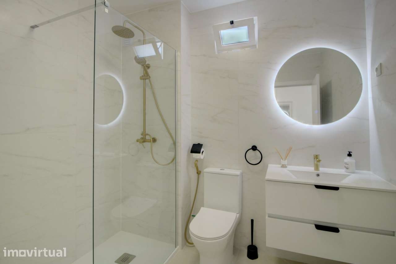 Apartamento T3 Totalmente Renovado, mobilado e com Vista Mar em Olhão - Grande imagem: 5/24