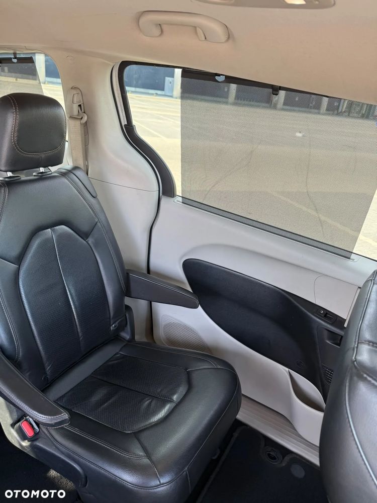 Chrysler Pacifica - 21