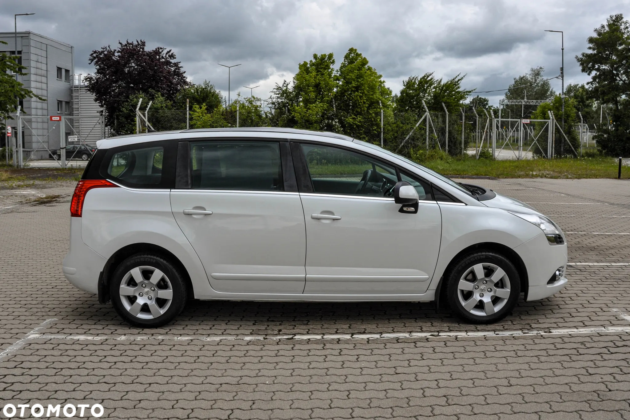 Peugeot 5008 1.6 THP Premium - 5