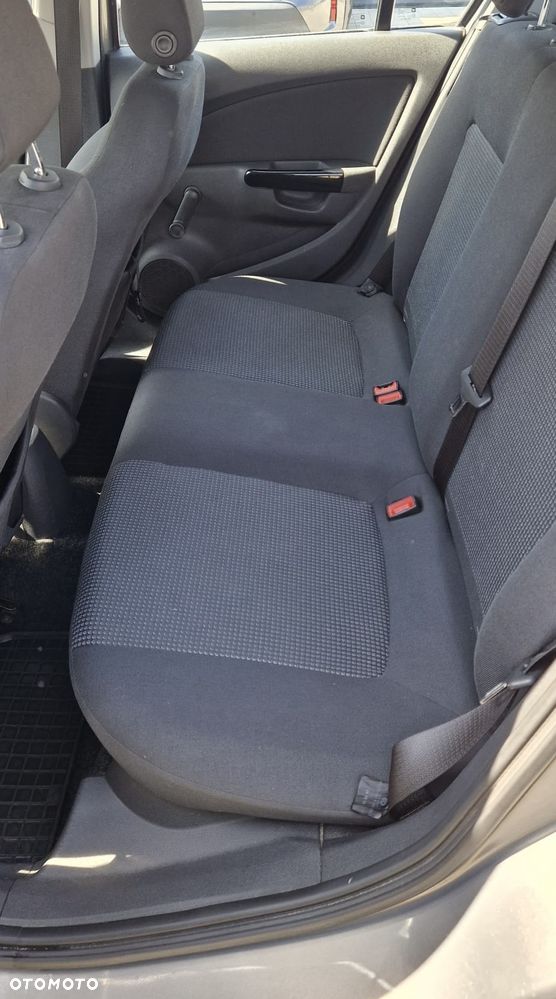 Opel Corsa 1.2 16V Essentia - 8