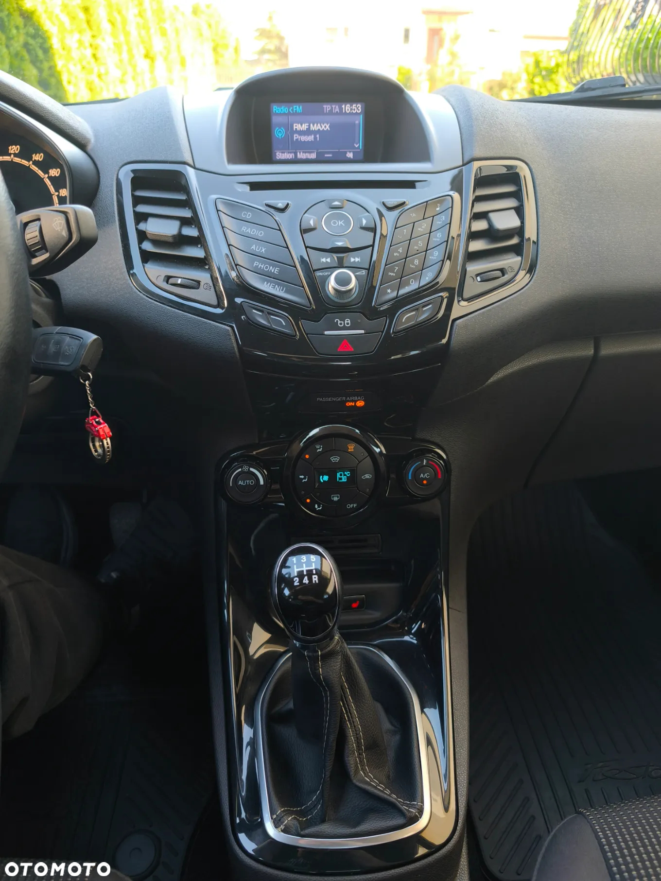 Ford Fiesta 1.0 EcoBoost Titanium - 32