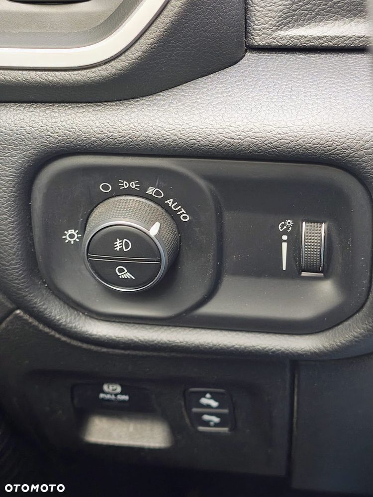 RAM 1500 5.7 Crew Cab Bighorn - 26