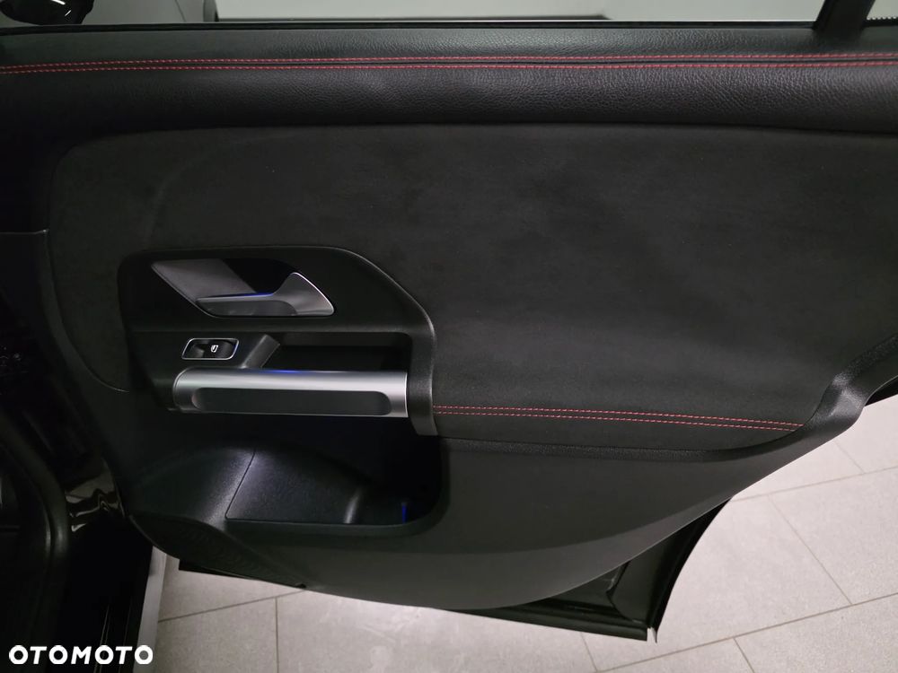 Mercedes-Benz GLB 220 d 8G-DCT AMG Line - 25