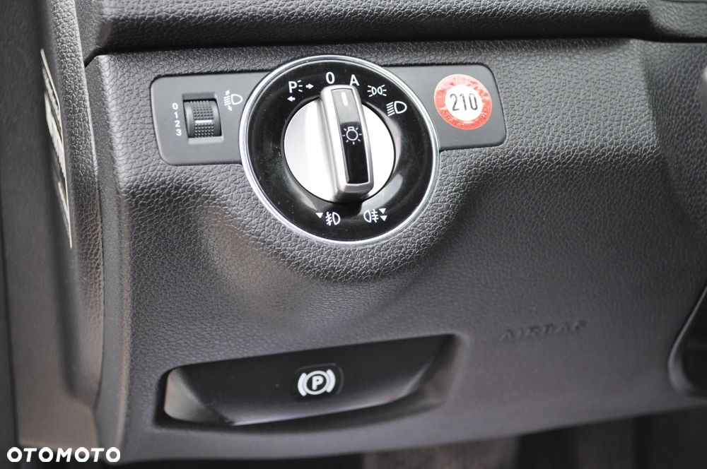 Mercedes-Benz Klasa C 180 CGI Automatik BlueEFFICIENCY Avantgarde - 22
