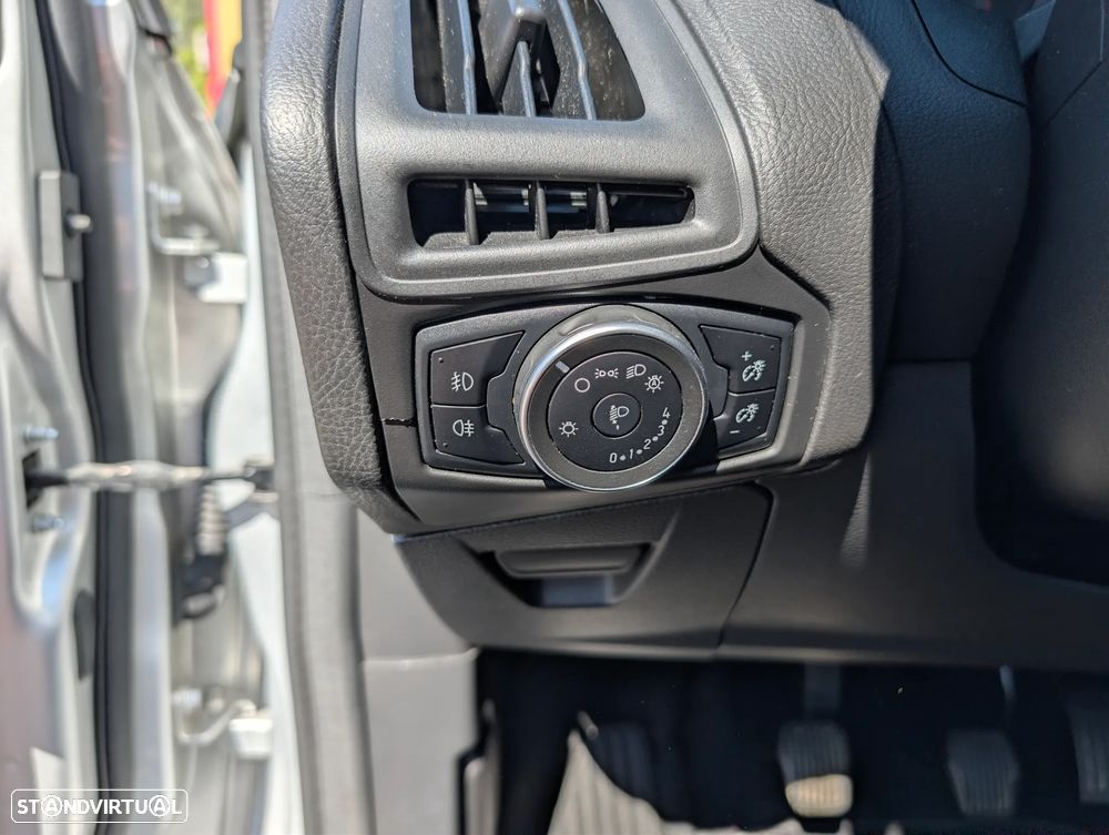 Ford Focus SW 1.0 EcoBoost S&S TITANIUM DESIGN — fotografia 10