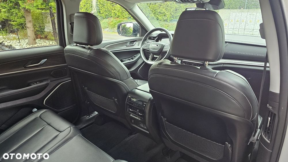 Jeep Grand Cherokee - 26