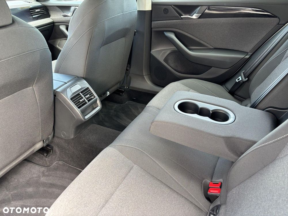 Volkswagen Passat Variant 2.0 TDI SCR DSG - 16