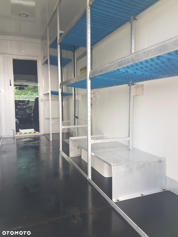 Iveco DAILY KONTENER NISKOPODŁOGOWY 4,44x2,23x2,43 SKLEP FOODTRUCK BAR KLIMA KONIOWÓZ KAMPER - 18