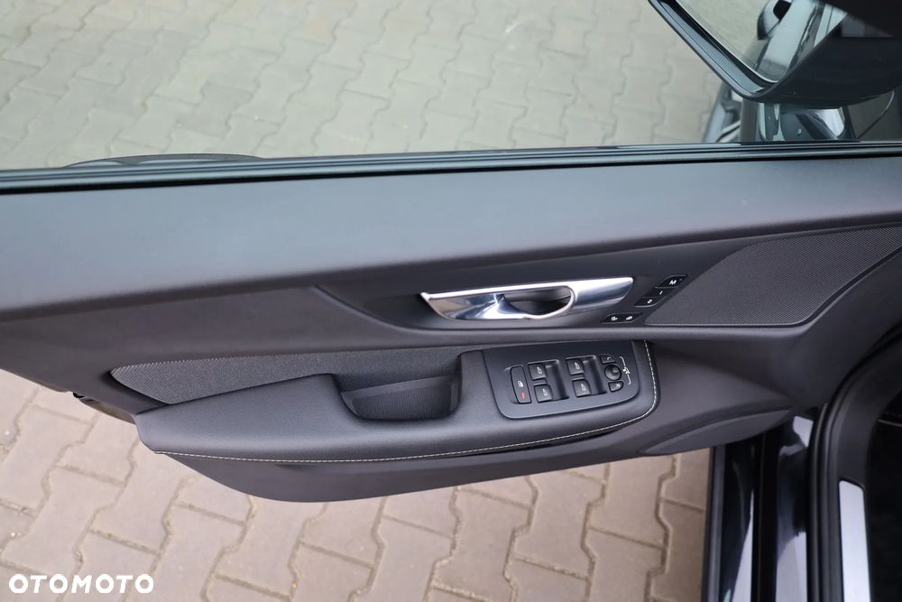 Volvo V60 T6 AWD Recharge Geartronic RDesign - 19