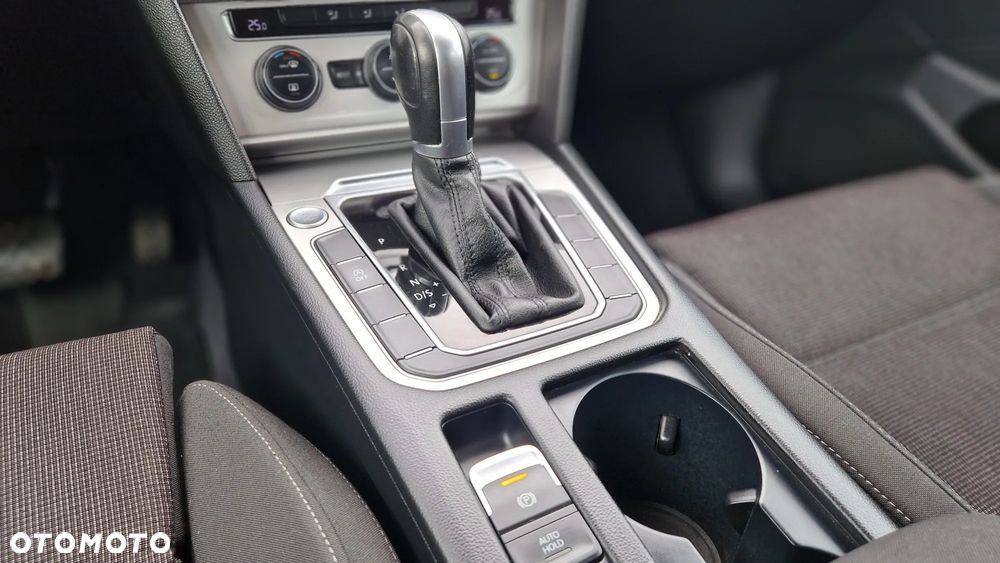 Volkswagen Passat - 18