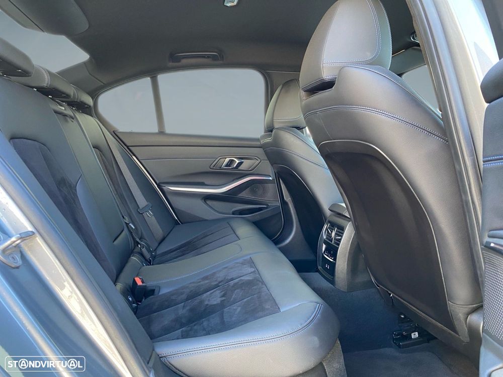 BMW 330 e Pack Desportivo M Auto - 17