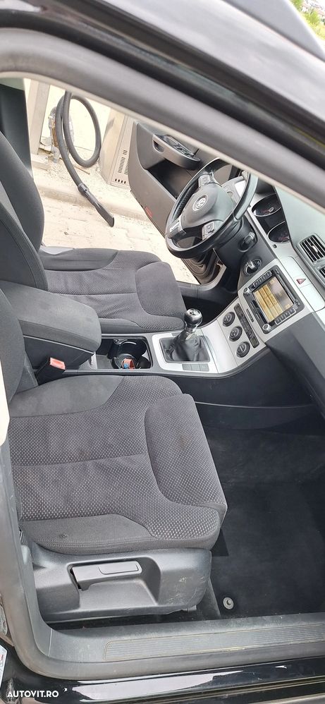 Volkswagen Passat - 1