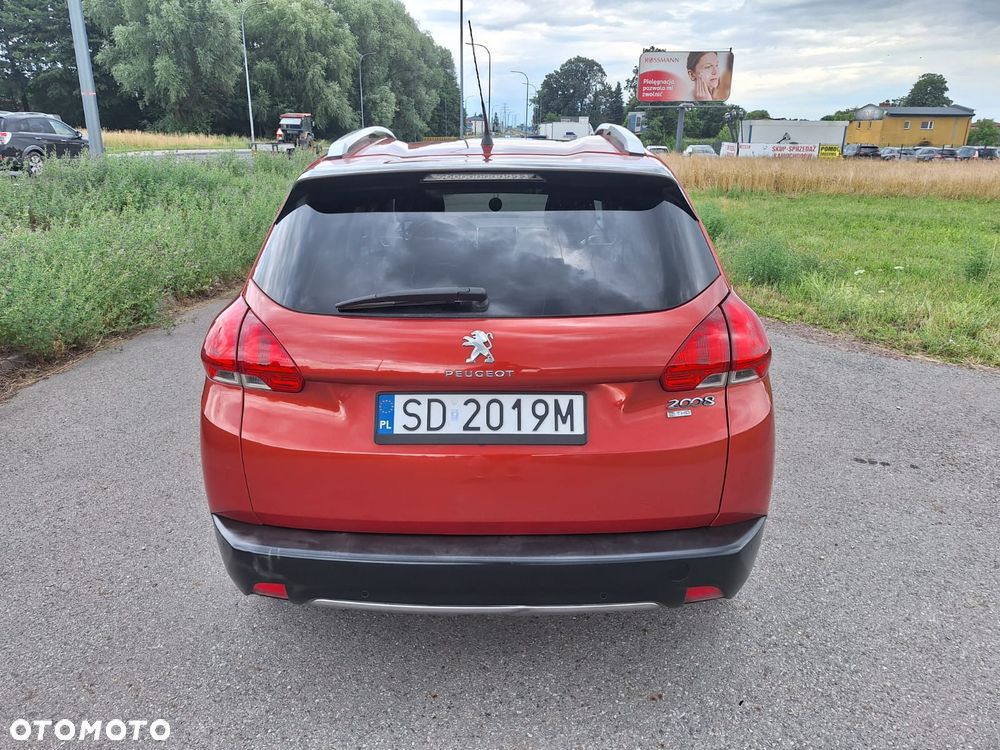 Peugeot 2008 1.2 Pure Tech Allure S&S - 6