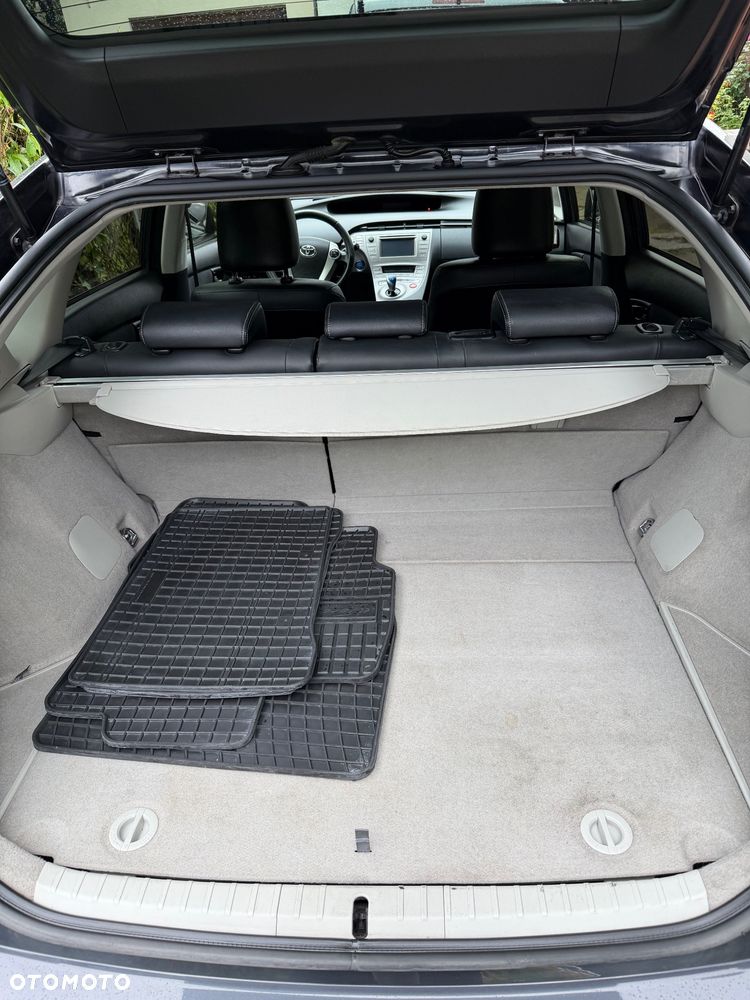 Toyota Prius 1.8 HSD Sol - 4