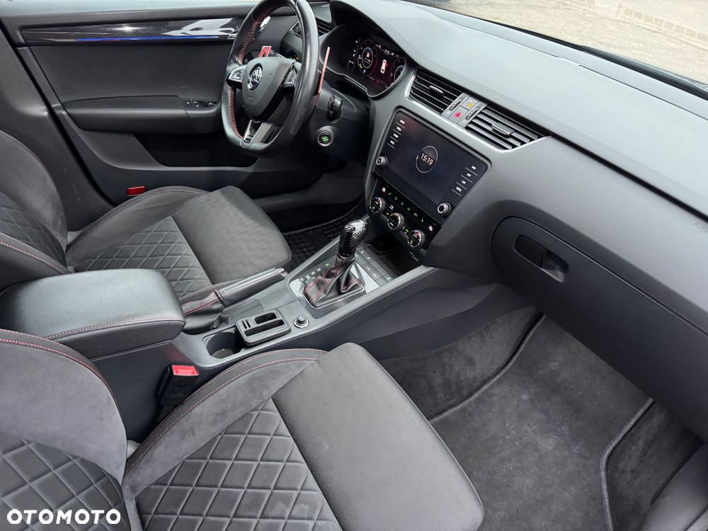 Skoda Octavia Combi 2.0 TSI DSG RS First Edition - 11