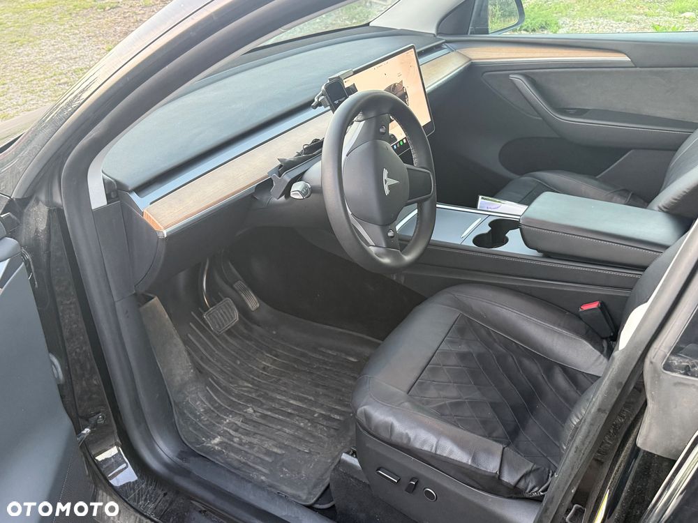 Tesla Model Y Long Range AWD - 7