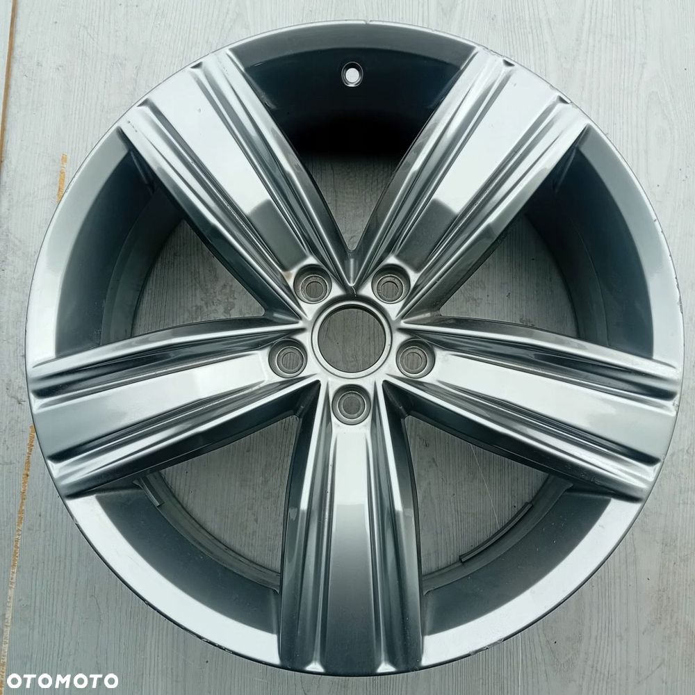 FELGA VW TIGUAN 7J 19 ET43 5x112 5NA601025Q 5NA601025R - 7