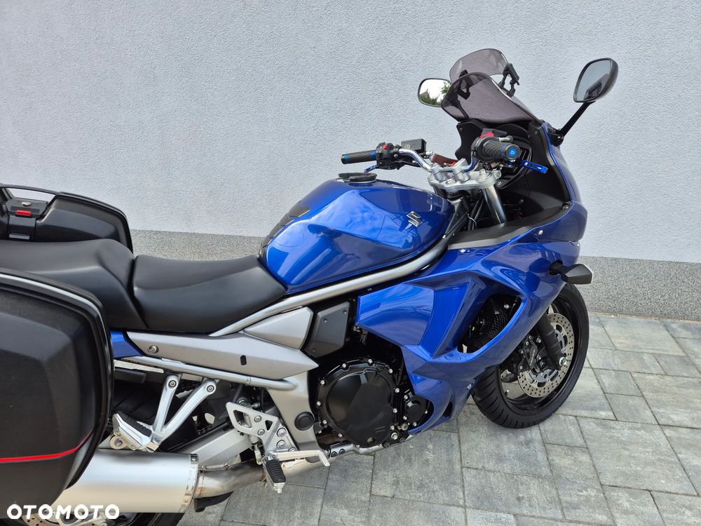 Suzuki GSX - 11