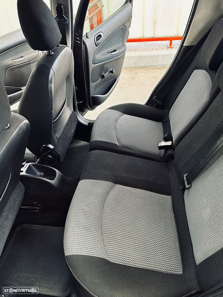 Peugeot 206 1.1 XT - 32