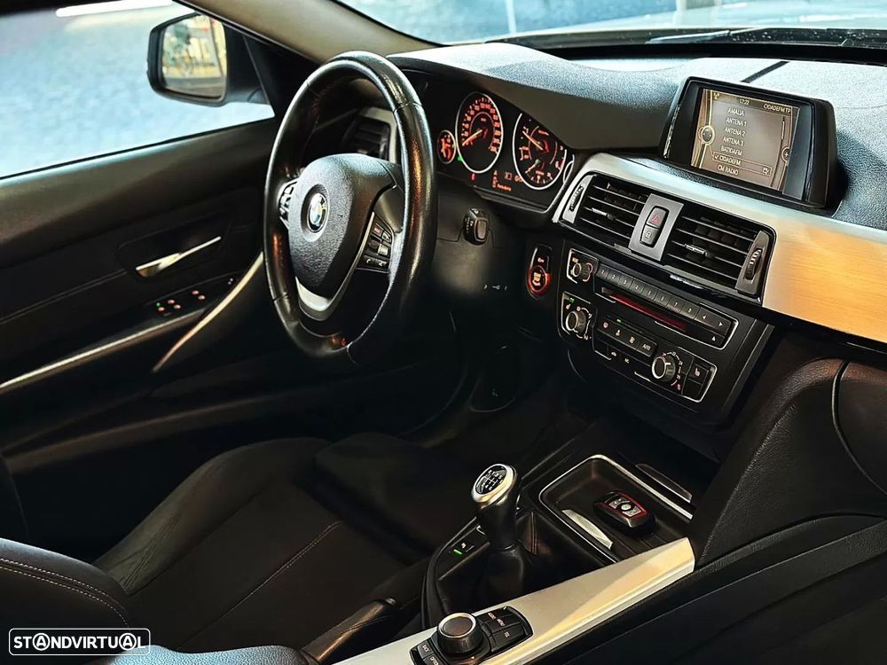 BMW 318 d Line Sport - 30