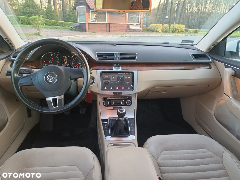 Volkswagen Passat 2.0 TDI DPF Highline - 4