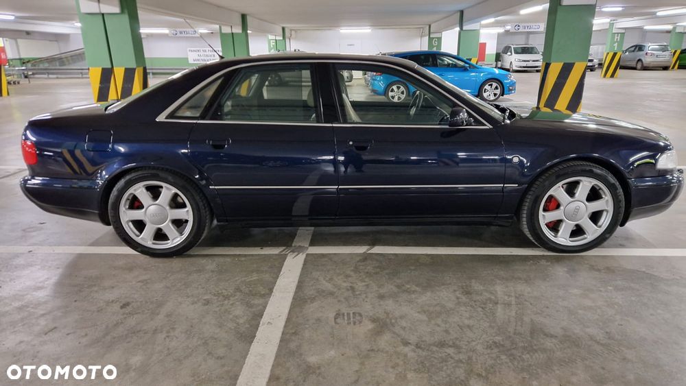 Audi S8 - 2