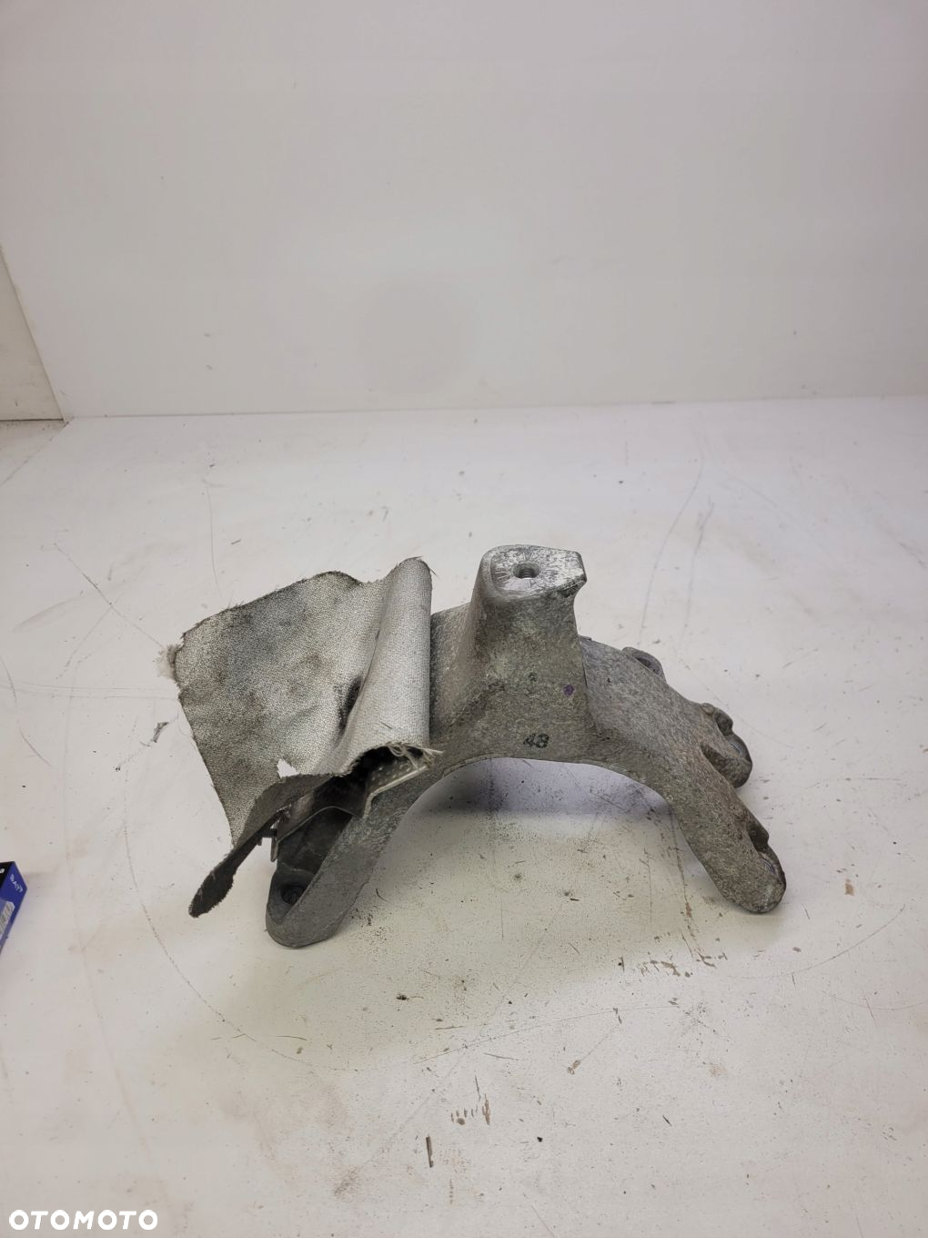 ŁAPA SILNIKA PRAWA AUDI A4 B8 A5 Q5 8K0199308EE - 2