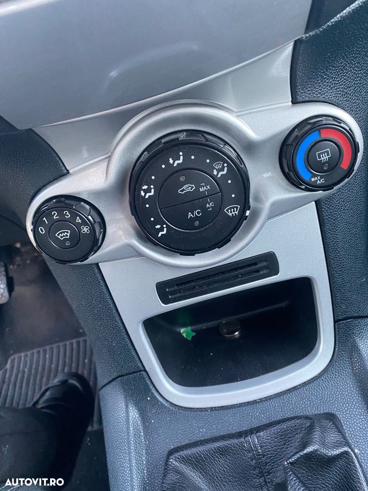 Ford Fiesta - 10
