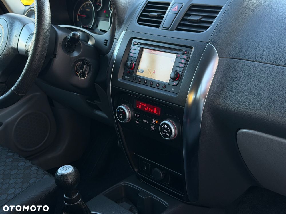 Suzuki SX4 1.6 VVT 4x4 Style - 24