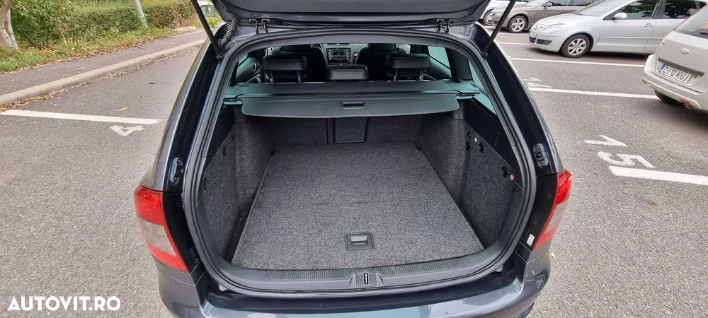 Skoda Octavia Combi 2.0 TDI RS - 13