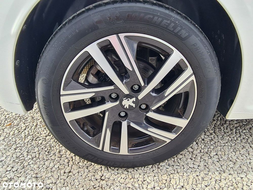 Peugeot 208 1.2 PureTech Allure S&S - 37