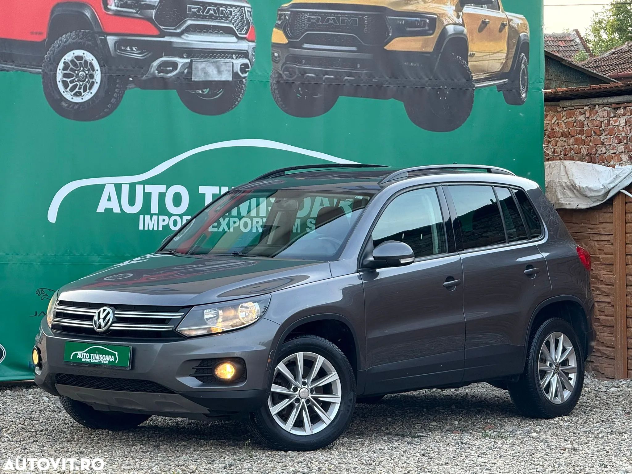 Volkswagen Tiguan - 1