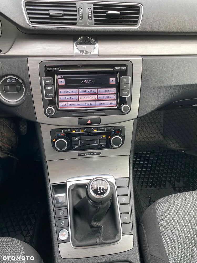 Volkswagen Passat - 11