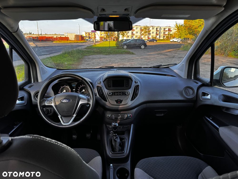 Ford Transit Courier - 21