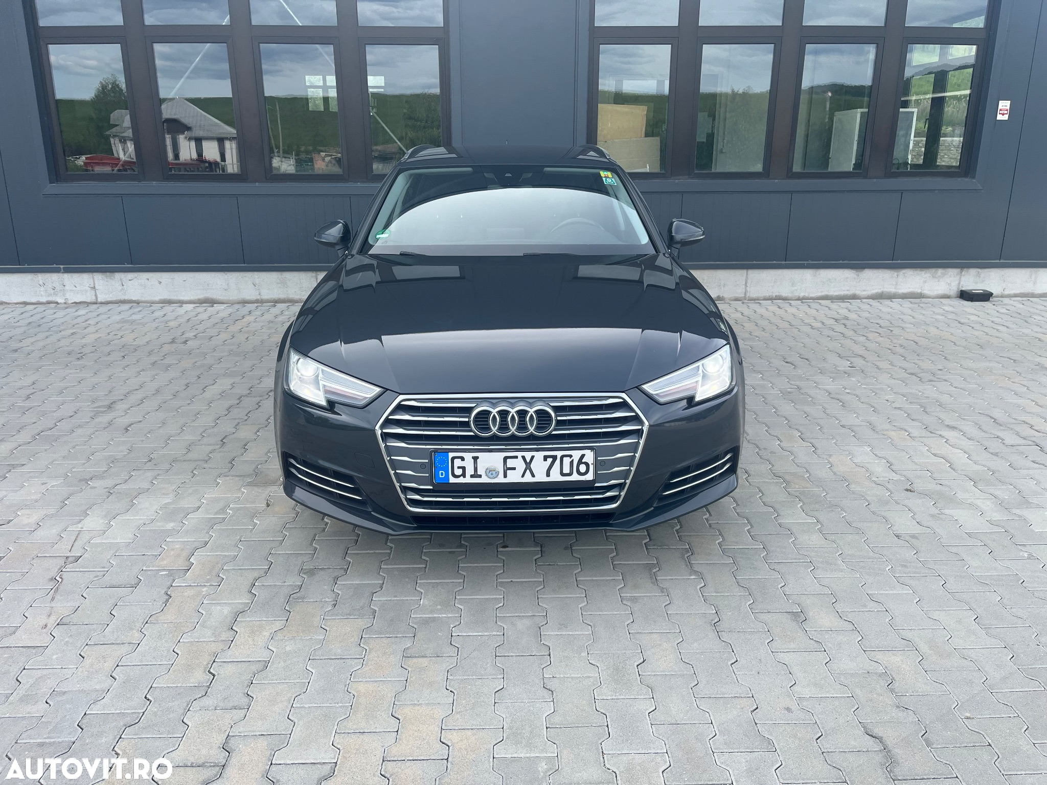 Audi A4 Avant 2.0 TDI Design - 9