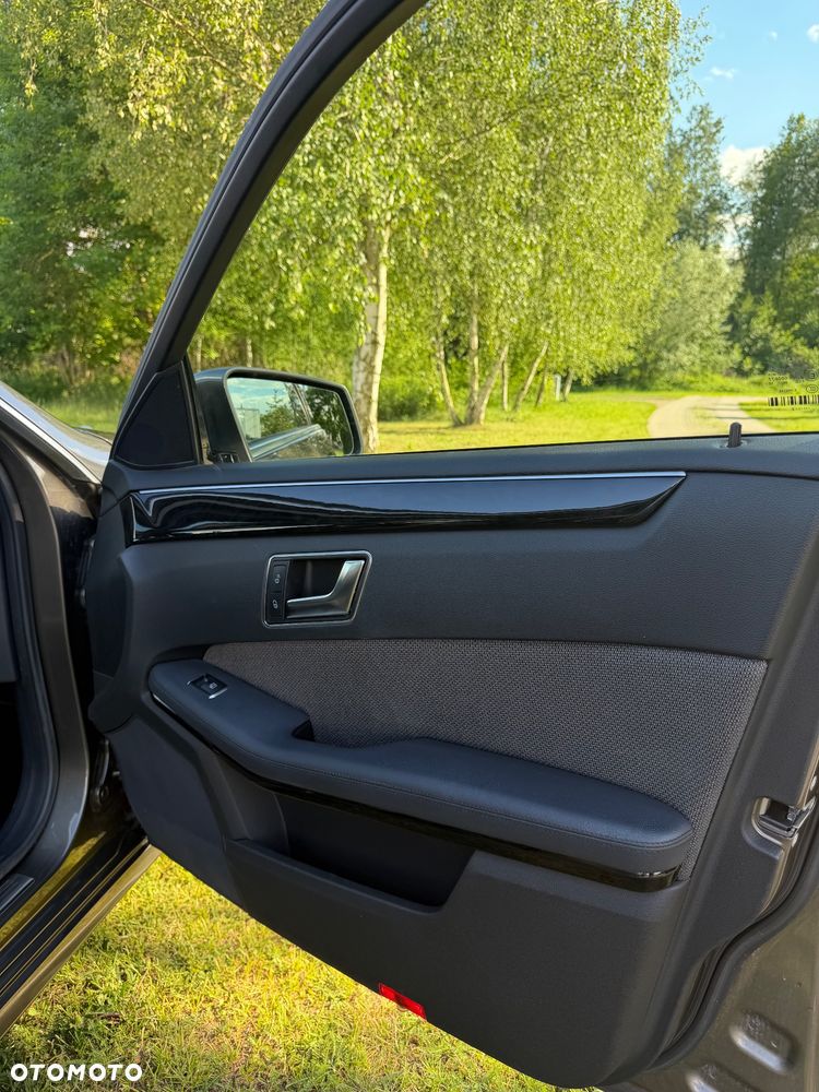 Mercedes-Benz Klasa E 300 CDI DPF BlueEFFICIENCY 7G-TRONIC Avantgarde - 16