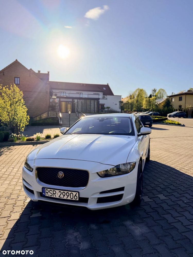 Jaguar XE 25t AWD Prestige - 17