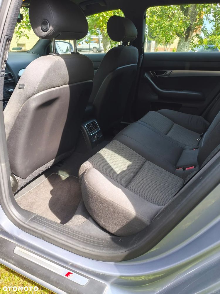 Audi A6 Avant 2.4 - 12