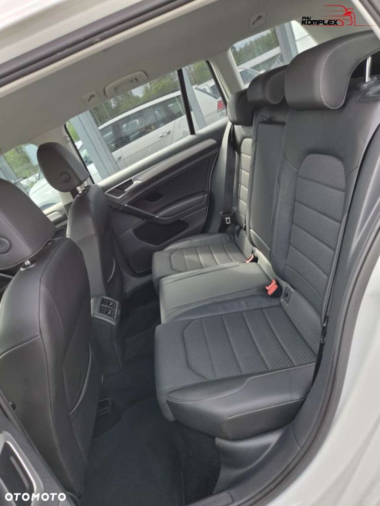 Volkswagen Golf - 10