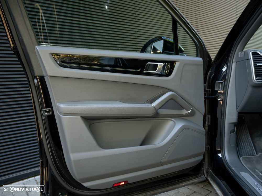 Porsche Cayenne E-Hybrid Tiptronic S - 24